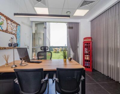 משרד עם עיצוב אדריכלי